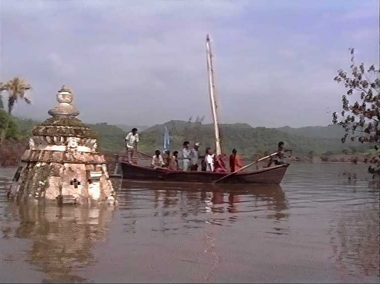 Narmada-Ai-boat-temple-3-768x574